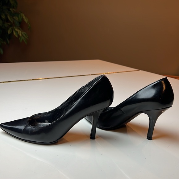 🖤WHITE HOUSE BLACK MARKET SHINY BLACK LEATHER 4’ HEELS SIZE 7 MEDIUM 🖤 - Picture 11 of 16